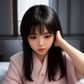 欧美写真风格女性博主头像，柔和光线下表情自然